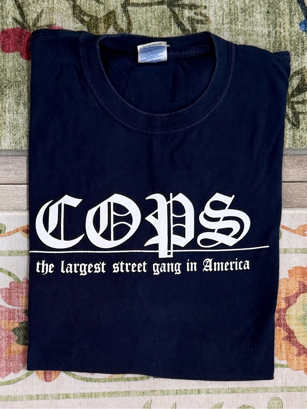 Vintage Gildan COPS Largest Street Gang Graphic T Shirt Men’s XXL Like New - Picture 9 of 10